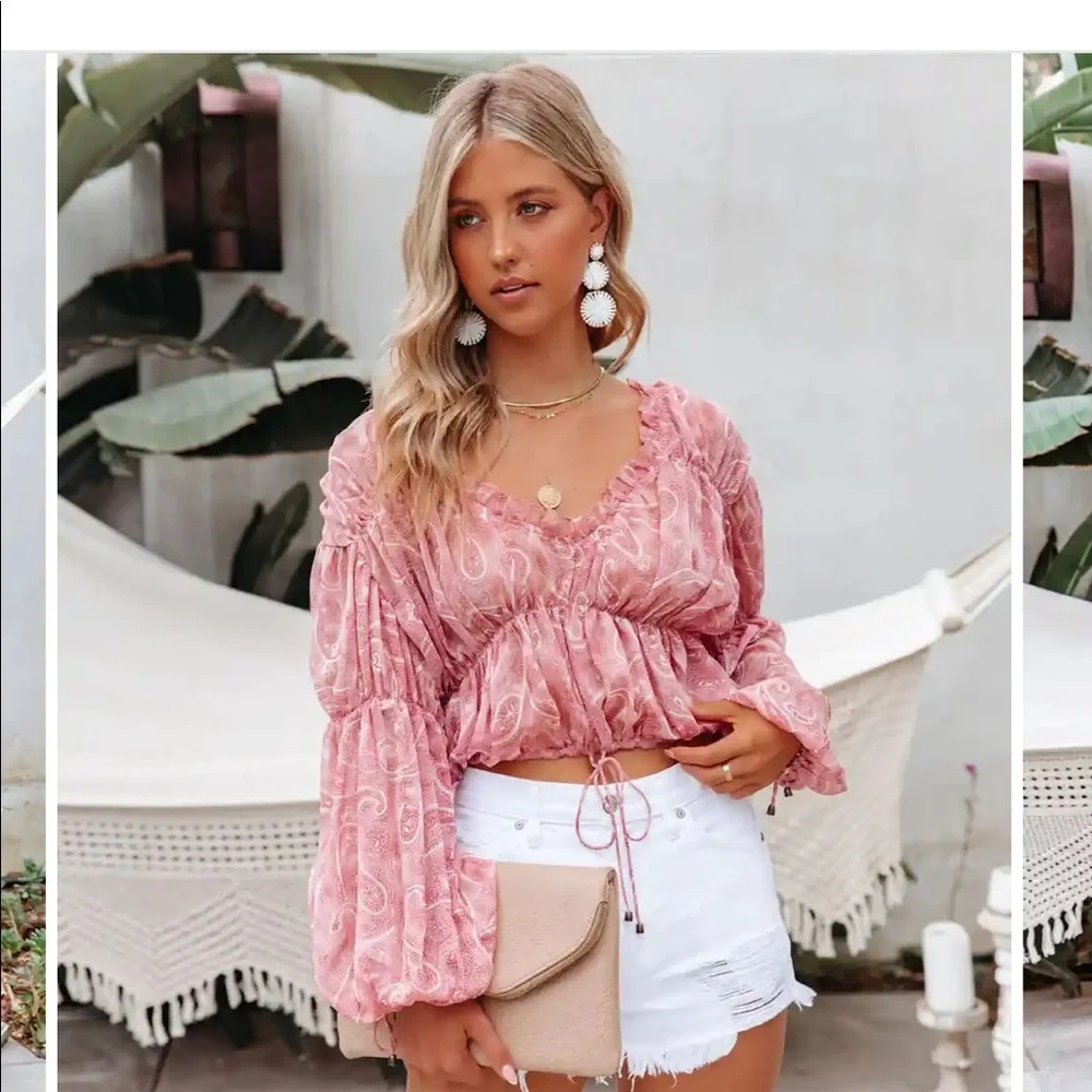 A7 - 368
VICI billowed tiered sheer top pink and white floral detail - Picture 3 of 17